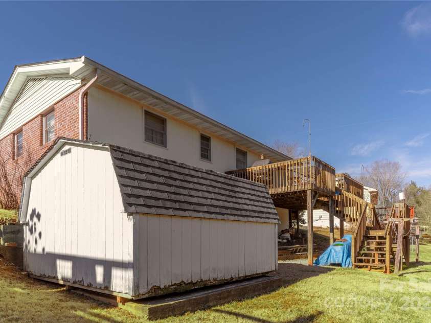 14 Birchwood Lane, Asheville, NC 28805.  MLS# CAR4218890, YatesRealty ID 10856. 