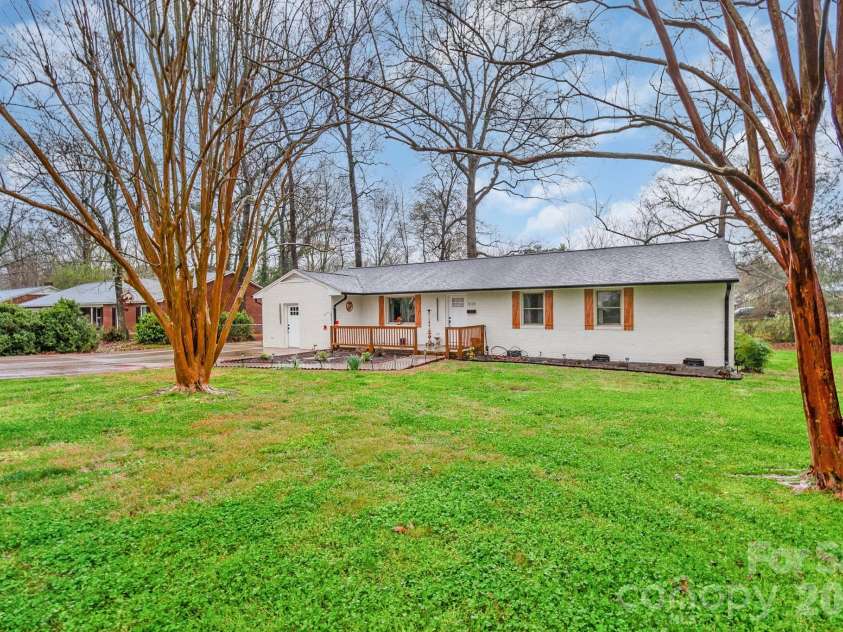 908 Woodside Drive, Kings Mountain, NC 28086.  MLS# CAR4358750, YatesRealty ID 10856. 