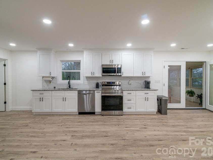 908 Woodside Drive, Kings Mountain, NC 28086.  MLS# CAR4358750, YatesRealty ID 10856. 