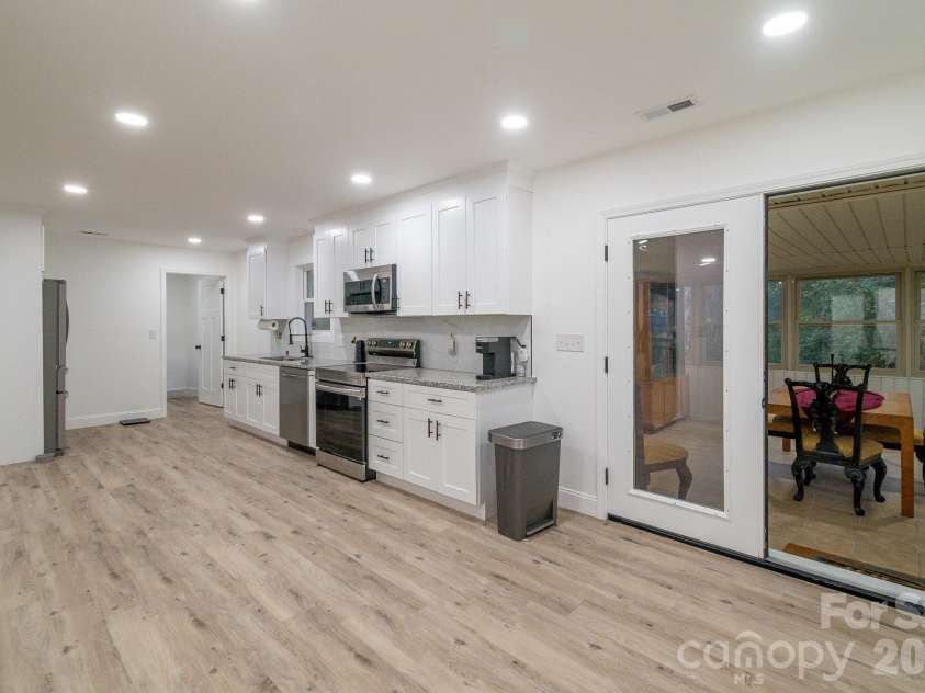 908 Woodside Drive, Kings Mountain, NC 28086.  MLS# CAR4358750, YatesRealty ID 10856. 