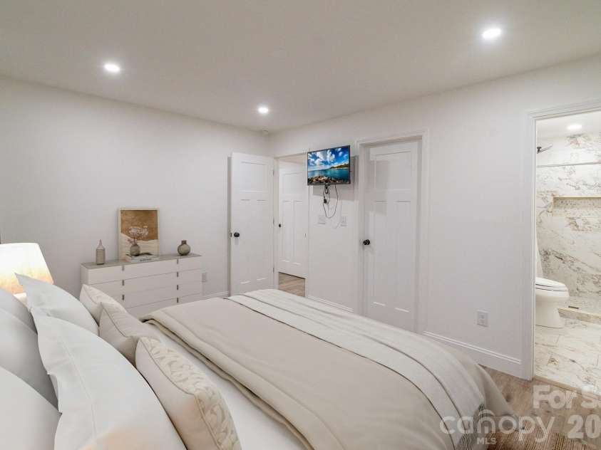 908 Woodside Drive, Kings Mountain, NC 28086.  MLS# CAR4358750, YatesRealty ID 10856. 