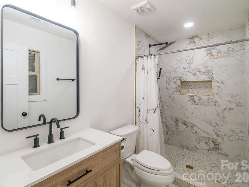 908 Woodside Drive, Kings Mountain, NC 28086.  MLS# CAR4358750, YatesRealty ID 10856. 
