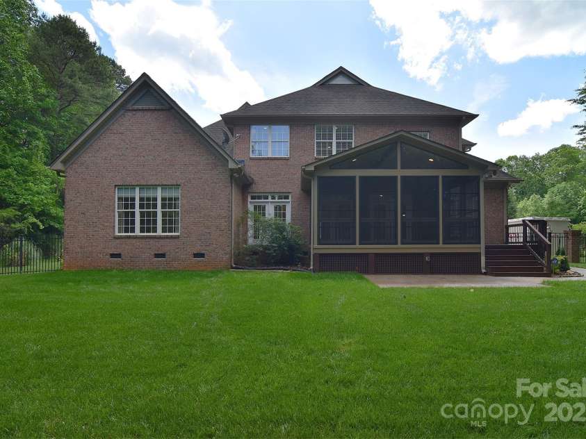 6927 Ellington Farm Lane, Mint Hill, NC 28227.  MLS# CAR4246832, YatesRealty ID 10858. 