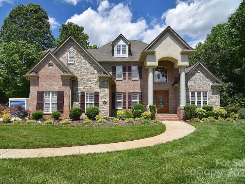 6927 Ellington Farm Lane, Mint Hill, NC 28227.  MLS# CAR4246832, YatesRealty ID 10858. 