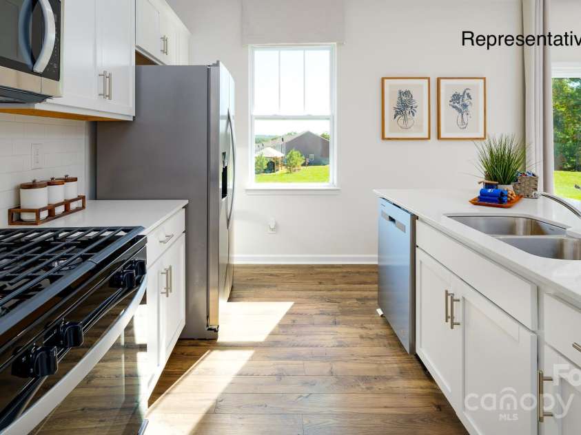 138 Meadow View Drive, Statesville, NC 28677.  MLS# CAR4251514, YatesRealty ID 10859. 