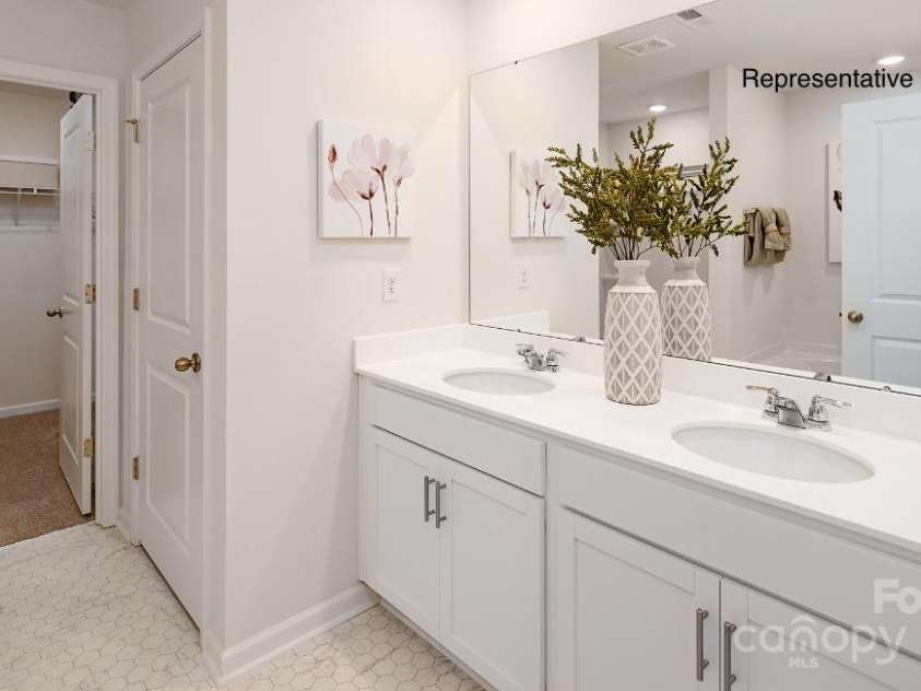 138 Meadow View Drive, Statesville, NC 28677.  MLS# CAR4251514, YatesRealty ID 10859. 