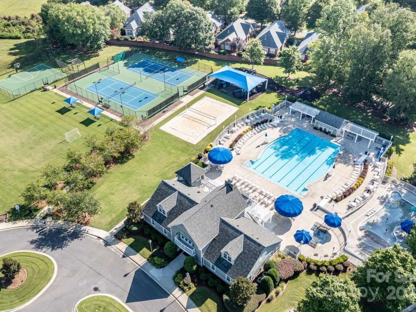 16033 Agincourt Drive, Huntersville, NC 28078.  MLS# CAR4313163, YatesRealty ID 1086. 