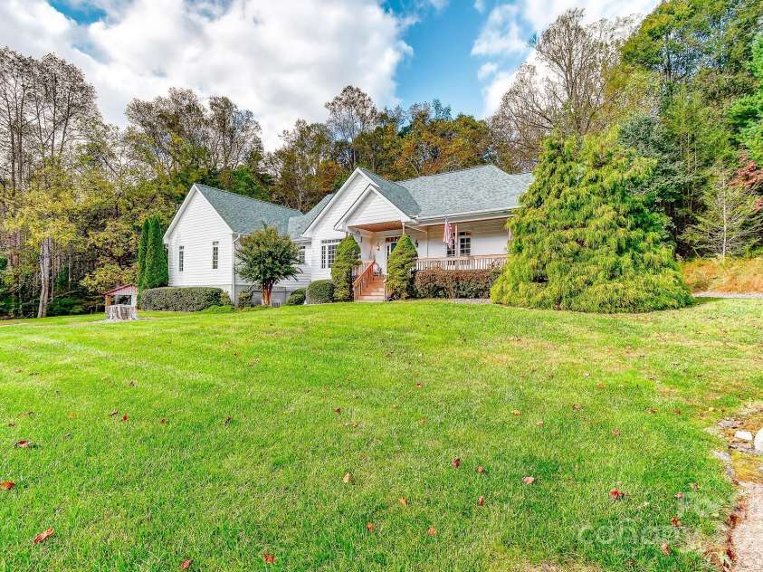 35 Country Wood Way, Horse Shoe, NC 28742.  MLS# CAR4313865, YatesRealty ID 1086. 