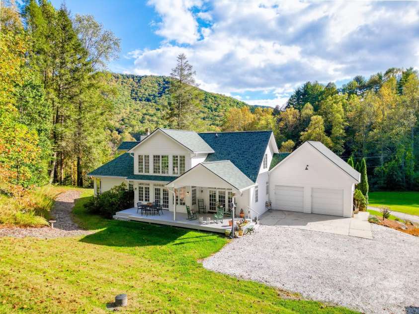 35 Country Wood Way, Horse Shoe, NC 28742.  MLS# CAR4313865, YatesRealty ID 1086. 