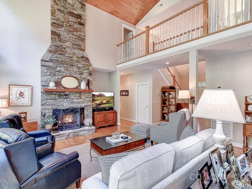 35 Country Wood Way, Horse Shoe, NC 28742.  MLS# CAR4313865, YatesRealty ID 1086. 