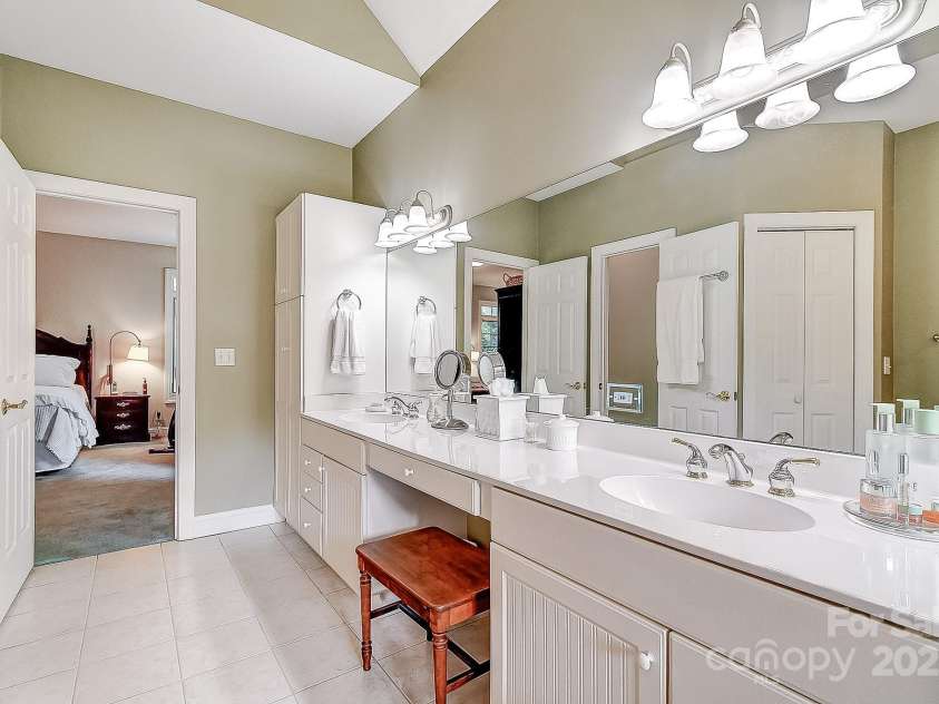 35 Country Wood Way, Horse Shoe, NC 28742.  MLS# CAR4313865, YatesRealty ID 1086. 