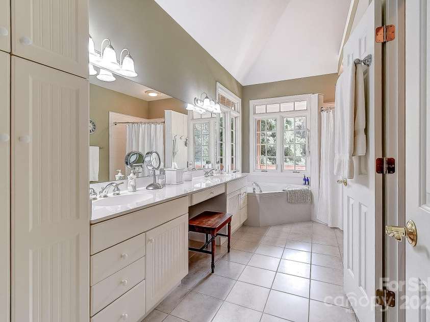 35 Country Wood Way, Horse Shoe, NC 28742.  MLS# CAR4313865, YatesRealty ID 1086. 