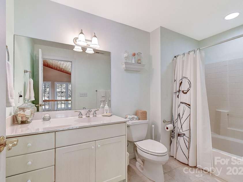 35 Country Wood Way, Horse Shoe, NC 28742.  MLS# CAR4313865, YatesRealty ID 1086. 