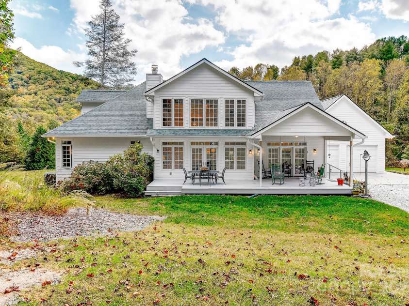 35 Country Wood Way, Horse Shoe, NC 28742.  MLS# CAR4313865, YatesRealty ID 1086. 