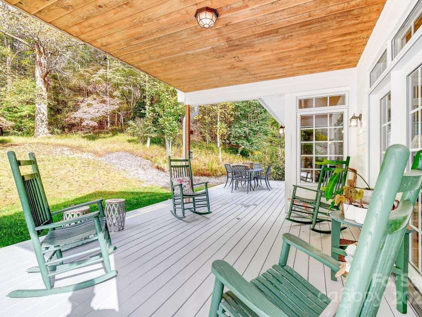 35 Country Wood Way, Horse Shoe, NC 28742.  MLS# CAR4313865, YatesRealty ID 1086. 