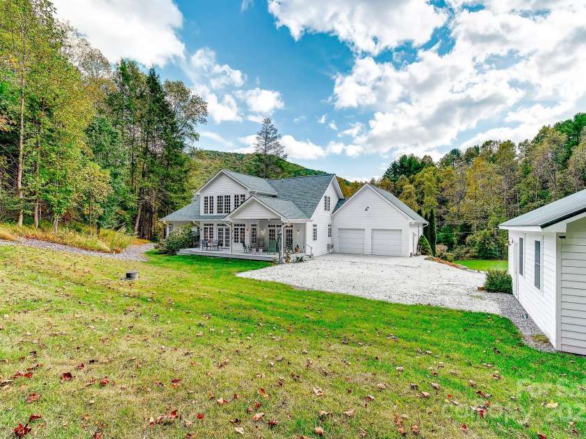 35 Country Wood Way, Horse Shoe, NC 28742.  MLS# CAR4313865, YatesRealty ID 1086. 