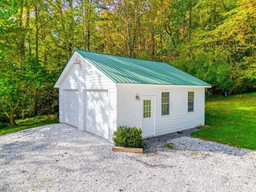 35 Country Wood Way, Horse Shoe, NC 28742.  MLS# CAR4313865, YatesRealty ID 1086. 