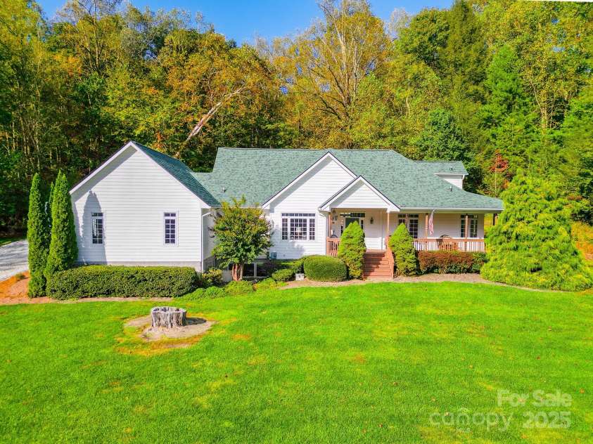 35 Country Wood Way, Horse Shoe, NC 28742.  MLS# CAR4313865, YatesRealty ID 1086. 