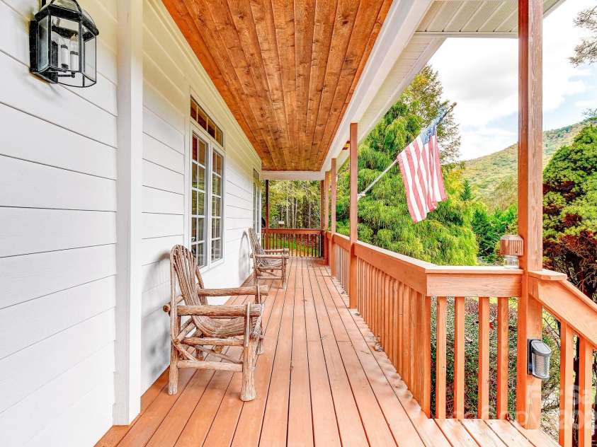 35 Country Wood Way, Horse Shoe, NC 28742.  MLS# CAR4313865, YatesRealty ID 1086. 