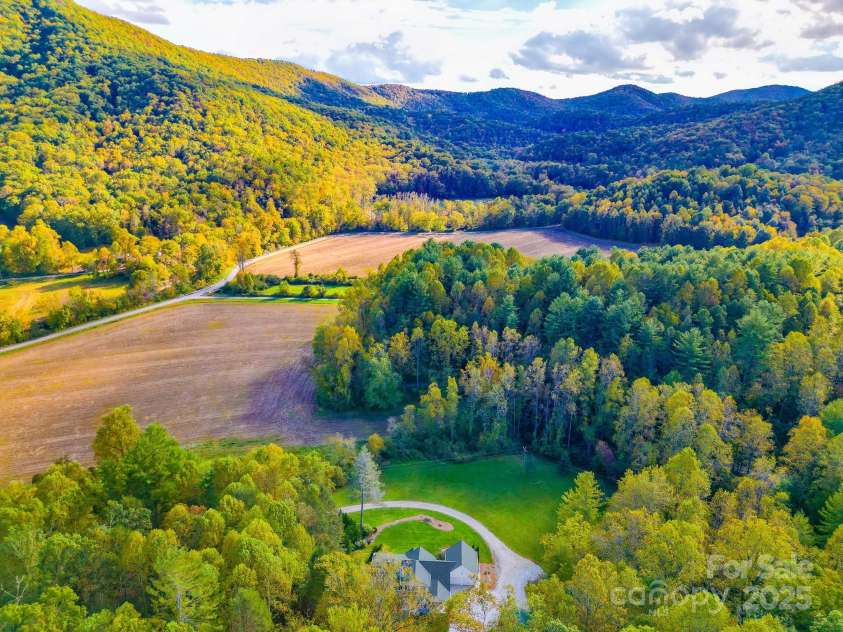 35 Country Wood Way, Horse Shoe, NC 28742.  MLS# CAR4313865, YatesRealty ID 1086. 