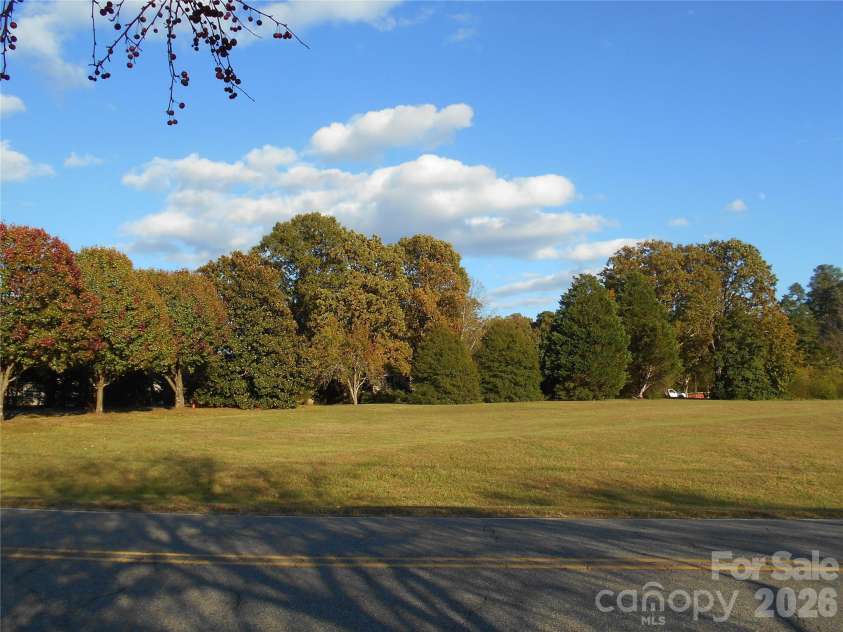 482 Miller Farm Road, Statesville, NC 28625.  MLS# CAR4319062, YatesRealty ID 10860. Front yard