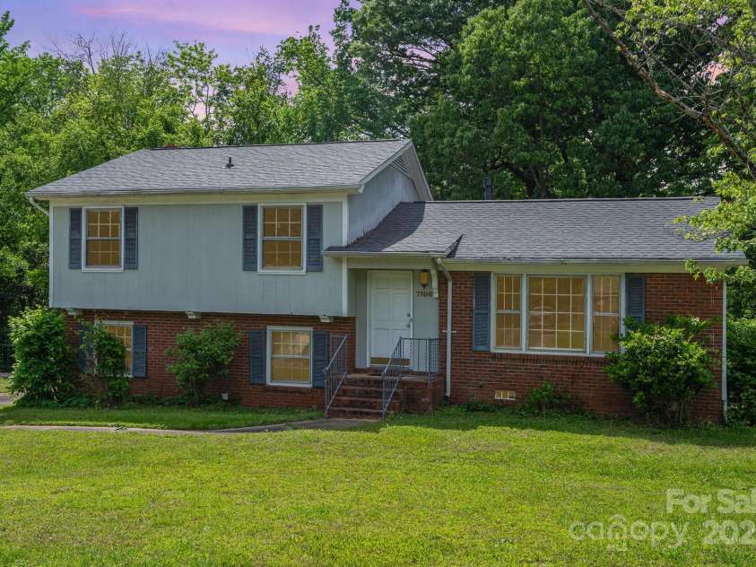 7106 Marlbrook Drive, Charlotte, NC 28212.  MLS# CAR4253583, YatesRealty ID 10860. 