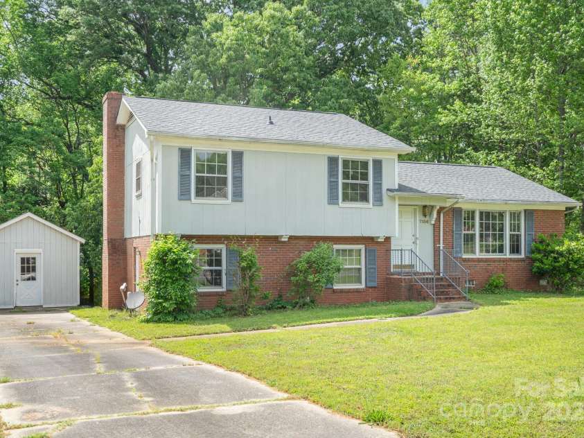 7106 Marlbrook Drive, Charlotte, NC 28212.  MLS# CAR4253583, YatesRealty ID 10860. 
