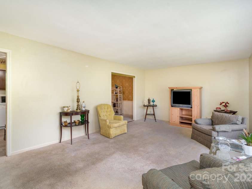 7106 Marlbrook Drive, Charlotte, NC 28212.  MLS# CAR4253583, YatesRealty ID 10860. 