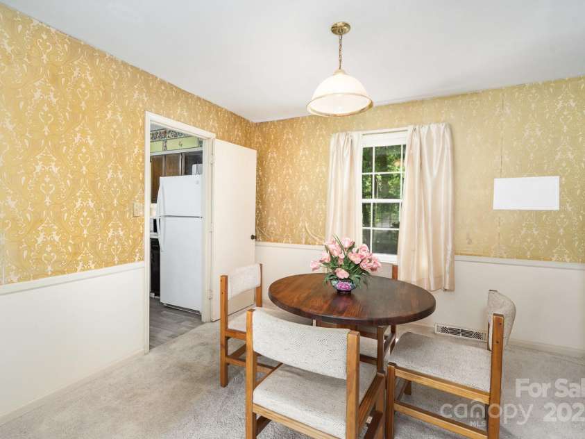 7106 Marlbrook Drive, Charlotte, NC 28212.  MLS# CAR4253583, YatesRealty ID 10860. 