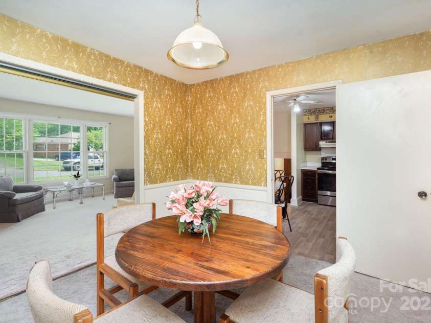 7106 Marlbrook Drive, Charlotte, NC 28212.  MLS# CAR4253583, YatesRealty ID 10860. 