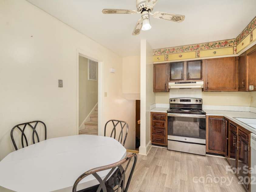 7106 Marlbrook Drive, Charlotte, NC 28212.  MLS# CAR4253583, YatesRealty ID 10860. 