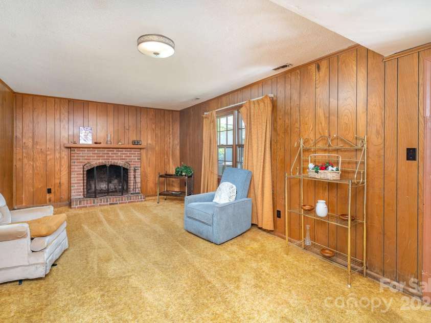 7106 Marlbrook Drive, Charlotte, NC 28212.  MLS# CAR4253583, YatesRealty ID 10860. 