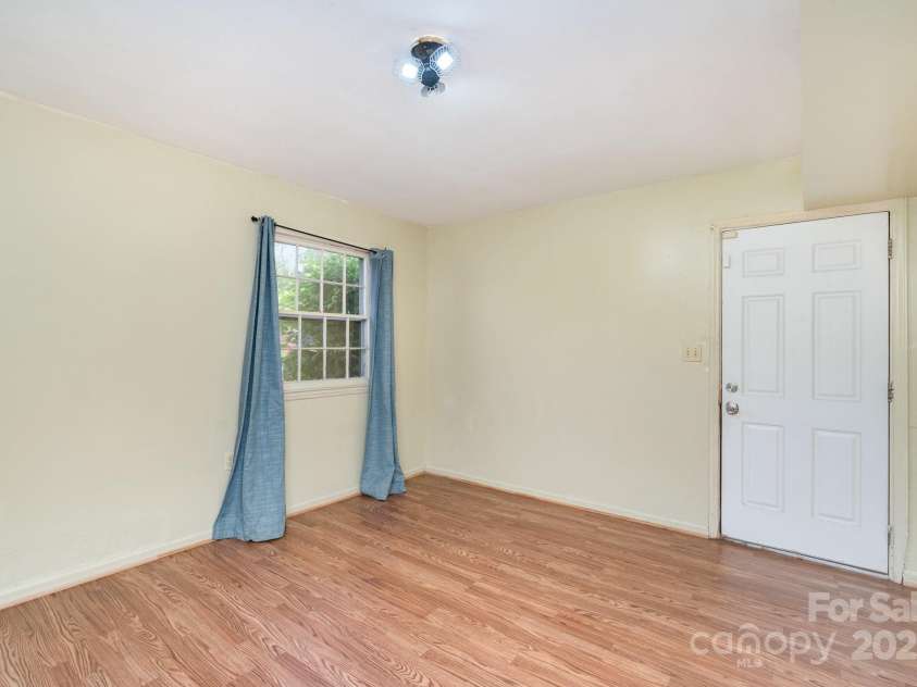 7106 Marlbrook Drive, Charlotte, NC 28212.  MLS# CAR4253583, YatesRealty ID 10860. 