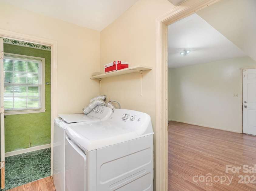 7106 Marlbrook Drive, Charlotte, NC 28212.  MLS# CAR4253583, YatesRealty ID 10860. 