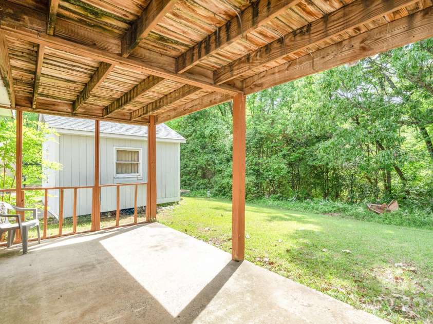 7106 Marlbrook Drive, Charlotte, NC 28212.  MLS# CAR4253583, YatesRealty ID 10860. 