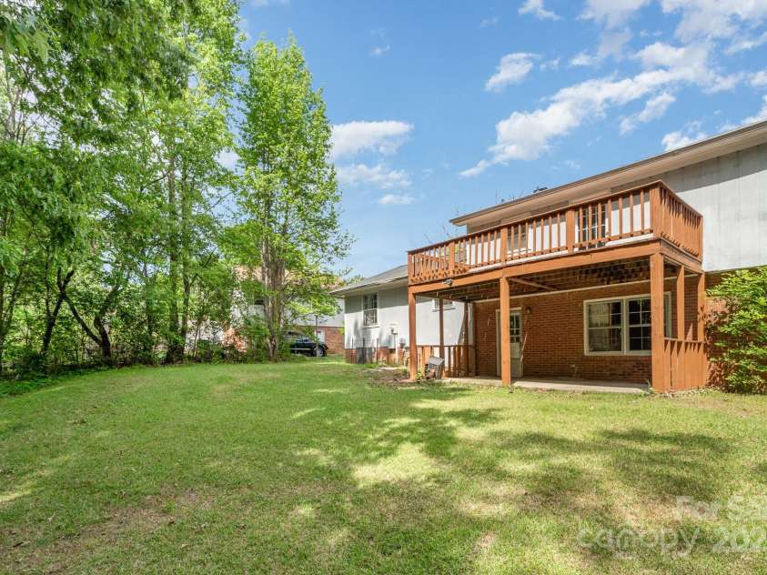 7106 Marlbrook Drive, Charlotte, NC 28212.  MLS# CAR4253583, YatesRealty ID 10860. 