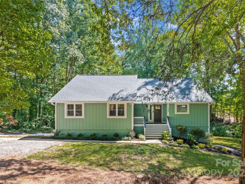948 Kingswood Drive, Rock Hill, SC 29732.  MLS# CAR4301642, YatesRealty ID 10861. Welcome home to 948 Kingswood Drive!