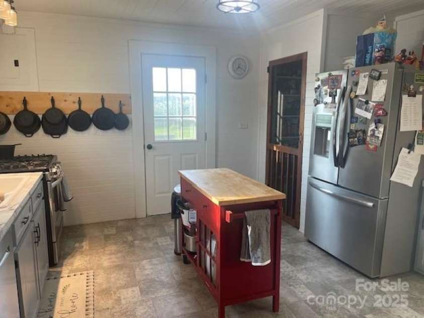 3513 Gilboa Road, Marshville, NC 28103.  MLS# CAR4283541, YatesRealty ID 10862. Kitchen with walk in pantry