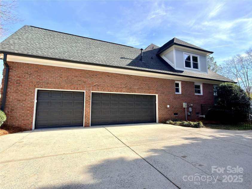 5125 Belicourt Drive, Charlotte, NC 28277.  MLS# CAR4331417, YatesRealty ID 10862. 