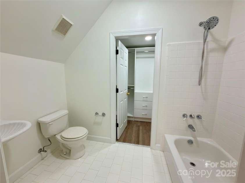 5125 Belicourt Drive, Charlotte, NC 28277.  MLS# CAR4331417, YatesRealty ID 10862. Bathroom Upstairs