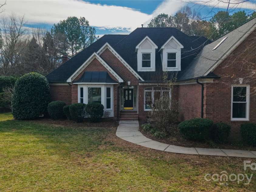 5125 Belicourt Drive, Charlotte, NC 28277.  MLS# CAR4331417, YatesRealty ID 10862. Front