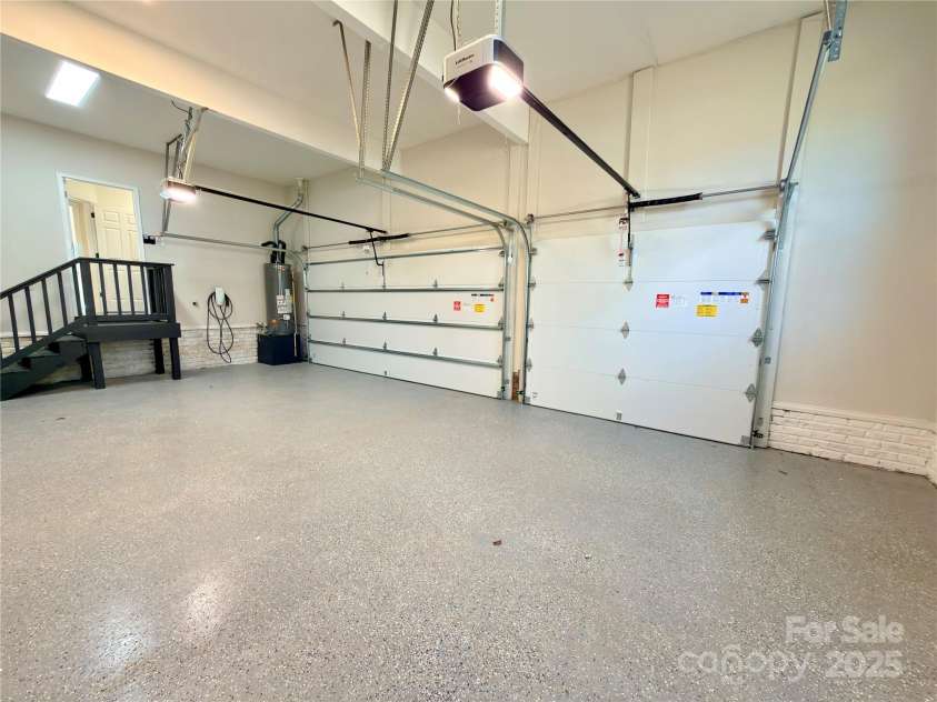 5125 Belicourt Drive, Charlotte, NC 28277.  MLS# CAR4331417, YatesRealty ID 10862. Garage