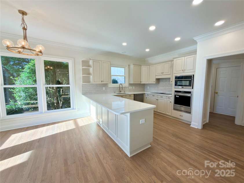 5125 Belicourt Drive, Charlotte, NC 28277.  MLS# CAR4331417, YatesRealty ID 10862. Kitchen