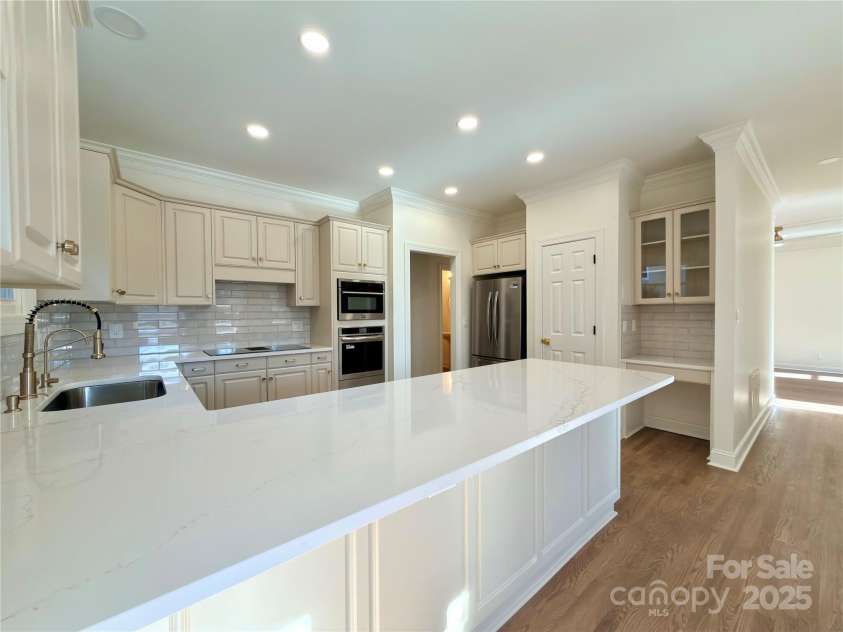5125 Belicourt Drive, Charlotte, NC 28277.  MLS# CAR4331417, YatesRealty ID 10862. Kitchen