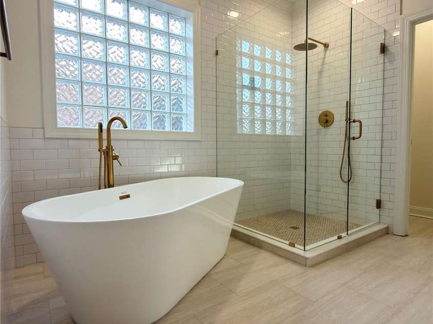 5125 Belicourt Drive, Charlotte, NC 28277.  MLS# CAR4331417, YatesRealty ID 10862. Primary Bathroom