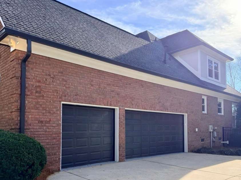 5125 Belicourt Drive, Charlotte, NC 28277.  MLS# CAR4331417, YatesRealty ID 10862. Side Load Garage