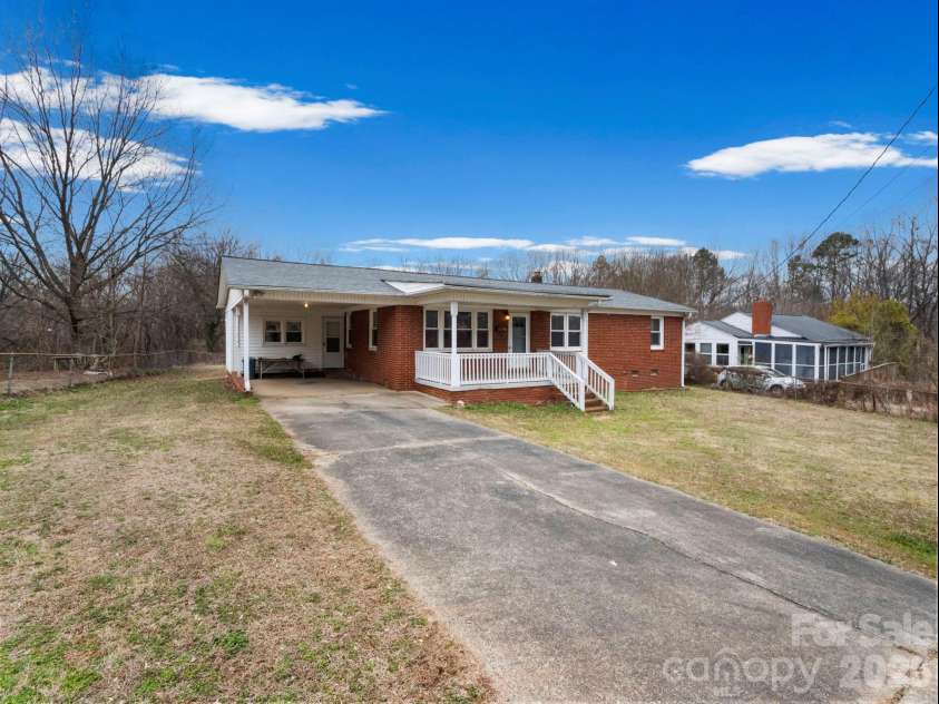 309 Green Street, Lincolnton, NC 28092.  MLS# CAR4331904, YatesRealty ID 10863. 