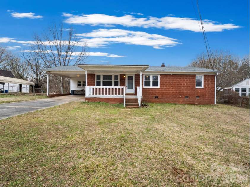 309 Green Street, Lincolnton, NC 28092.  MLS# CAR4331904, YatesRealty ID 10863. 