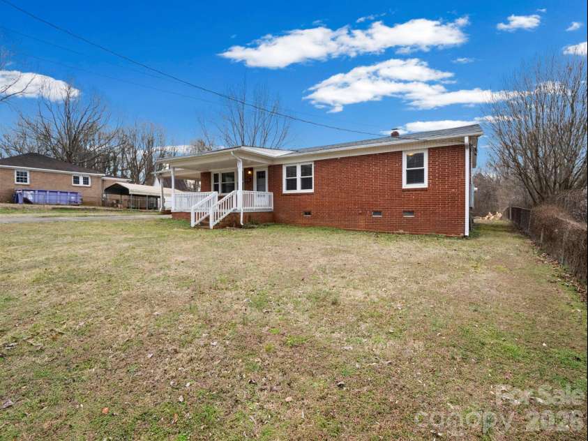 309 Green Street, Lincolnton, NC 28092.  MLS# CAR4331904, YatesRealty ID 10863. 
