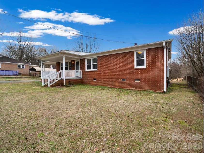 309 Green Street, Lincolnton, NC 28092.  MLS# CAR4331904, YatesRealty ID 10863. 
